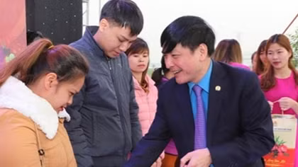 Chợ Tết cho công nhân lao động