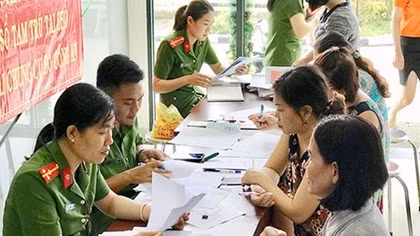 Đến tận nơi cư trú giải quyết thủ tục hành chính cho người dân
