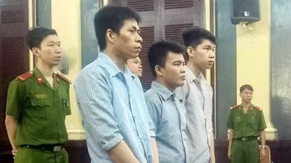 Chuốc thuốc ngủ bảo vệ, đột nhập vào cửa hàng điện thoại trộm cắp