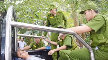 Khống chế đối tượng có hung khí chém người tử vong