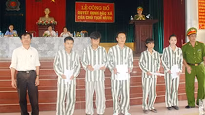 Trại giam Ninh Khánh công bố quyết định tha tù trước thời hạn có điều kiện