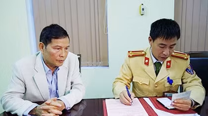Đối tượng giả danh phóng viên Báo Nhân dân làm giả hàng loạt bút phê