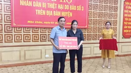 Công ty Phượng Hoàng hỗ trợ người dân huyện Mộc Châu 1 tỷ đồng khắc phục hậu quả thiên tai