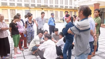 Người đàn ông tử vong sau mũi tiêm, người nhà bao vây bệnh viện