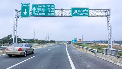 Sửa chữa đường tạm, cao tốc Nội Bài-Lào Cai cấm xe tải trọng lớn