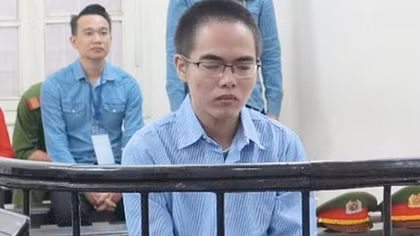 Hình phạt nghiêm cho kẻ mê phim “đen” đến trường học làm bậy