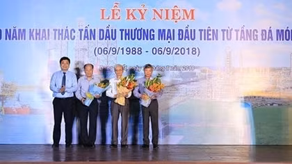Khai thác dầu từ tầng đá móng, cú hích kinh tế quan trọng thời đổi mới