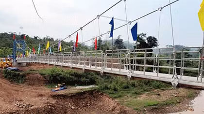 Dự án cầu treo dân sinh: Nhiều nhà tài trợ "hứa rồi quên"