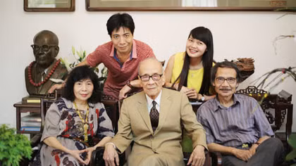 Giáo sư, Anh hùng lao động Vũ Khiêu xanh xuyên thế kỷ
