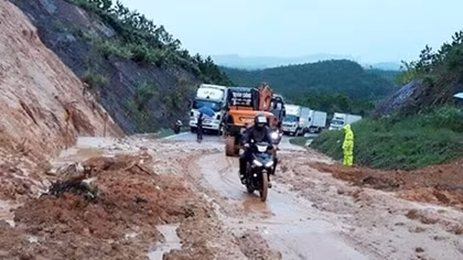 Nhiều xã vùng cao của tỉnh Quảng Ninh bị chia cắt do lũ lên nhanh