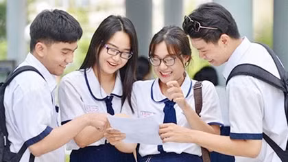 Từ đỉnh "ảo" đến vực "thật" & chuyện xây dựng những chuẩn giá trị xã hội