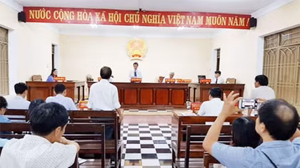 Doanh nghiệp kiện Chi cục trưởng Hải quan