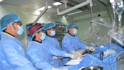 Áp dụng thành công kỹ thuật khoan mảng vữa động mạch vành 