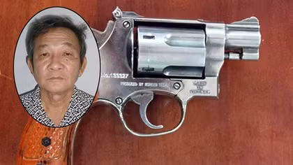 Nghi công nhân dùng bùa ngải, ông chủ dí súng vào đầu dọa bắn 