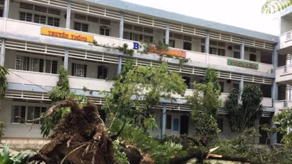 Hai trường học vẫn chưa hoạt động trở lại sau bão số 9