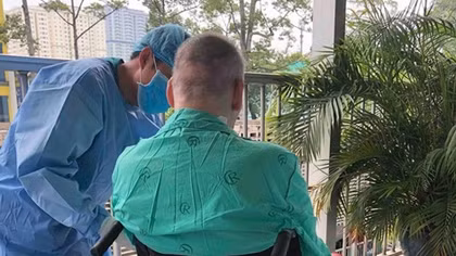 Phi công người Anh ngừng thở máy, hồi phục kỳ diệu