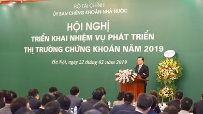 Xây dựng kế hoạch phát triển thị trường chứng khoán dài hạn, không “ăn đong” từng năm