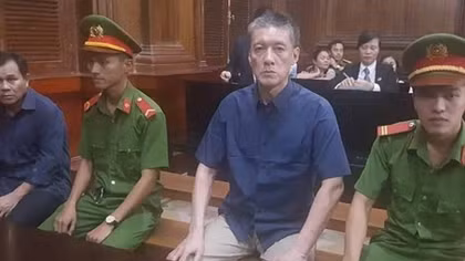 Hai đối tượng làm giả hộ chiếu cho Vũ 'nhôm' lĩnh 20 năm tù