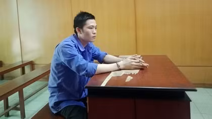 Nổi cơn ghen, người đàn ông đi mua dao về giết vợ