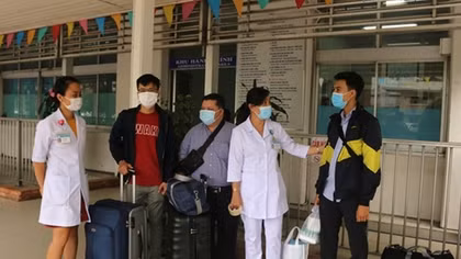 Đội phản ứng nhanh số 4 của Bệnh viện Chợ Rẫy lên đường ra Đà Nẵng 