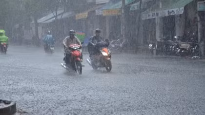 Đêm nay mưa rào, Hà Nội chuyển rét