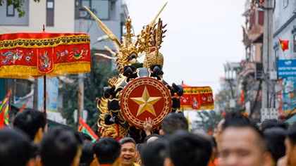 Làng Đồng Kỵ tưng bừng trong lễ rước pháo đầu năm
