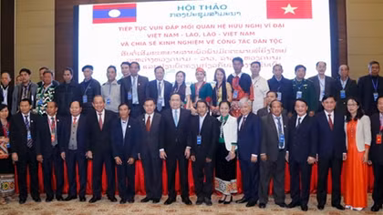 Vun đắp quan hệ hữu nghị Việt Nam – Lào và chia sẻ kinh nghiệm công tác dân tộc