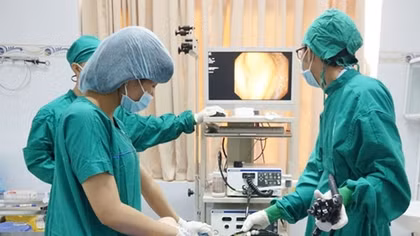 Thanh kẽm 7cm nằm trong thực quản của người đàn ông