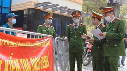 Chống COVID-19: Qua cơn hoạn nạn mới hiểu lòng nhau