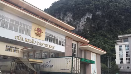 Khuyến cáo các doanh nghiệp hạn chế đưa hàng lên biên giới