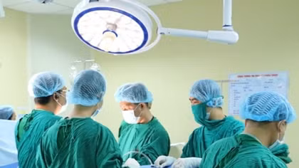 Bác sĩ Chợ Rẫy tới Kon tum hỗ trợ chữa bệnh 