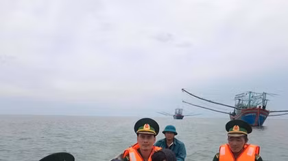Kịp thời cứu ngư dân gặp nạn ở khu vực đảo Cồn Cỏ