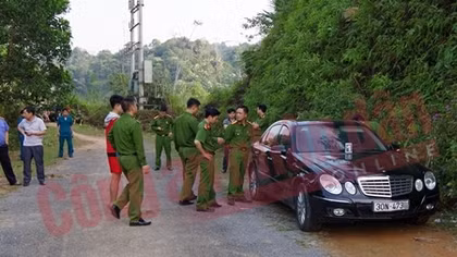 3 người trong một gia đình tử vong bất thường trên xe ô tô 