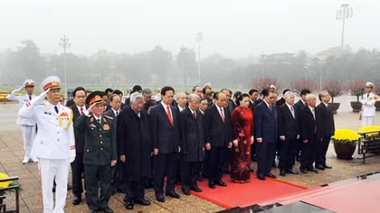 Lãnh đạo Đảng, Nhà nước và Bộ Công an vào Lăng viếng Chủ tịch Hồ Chí Minh