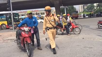  CSGT Hà Nội ra quân xử phạt vi phạm giao thông theo Nghị định mới