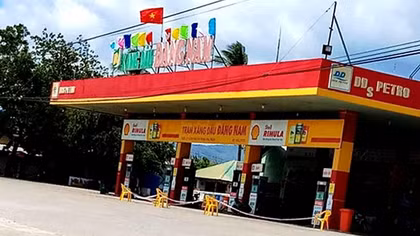 Nhân viên đang bơm xăng bị cướp sát hại lúc rạng sáng