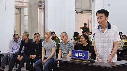 Nhóm lừa đảo bán thiên thạch…dỏm lĩnh 79 năm tù