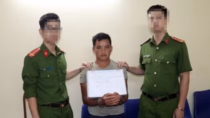 Bắt đối tượng vận chuyển 17 bánh heroin bằng xe máy