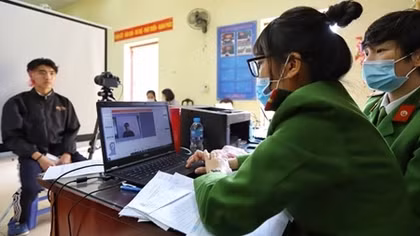 Công an các địa phương đẩy nhanh tiến độ cấp căn cước công dân gắn chíp