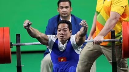 Giành HCV Paralympic, lực sĩ Lê Văn Công được thưởng nóng 60 triệu 