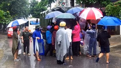 18 thí sinh không đến được điểm thi do mưa lũ, sạt lở đất