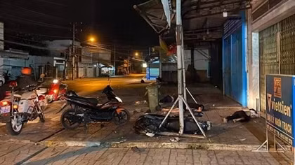 3 người tử vong bên chiếc xe máy lúc nửa đêm