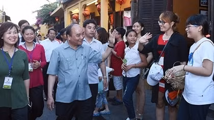 Xe hộ tống Thủ tướng vào phố đi bộ: Người trong cuộc nói gì?