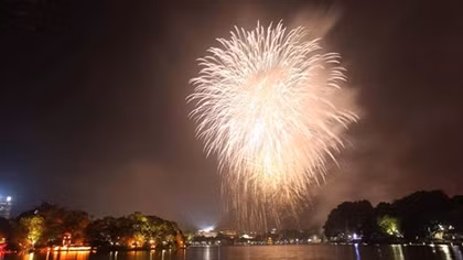 Không khí đón giao thừa Tết Kỷ Hợi 2019 