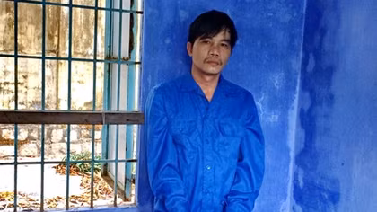 Tên trộm ba tiền án lẻn vào công sở... đá xế
