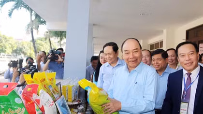 Thủ tướng Chính phủ Nguyễn Xuân Phúc đối thoại với nông dân