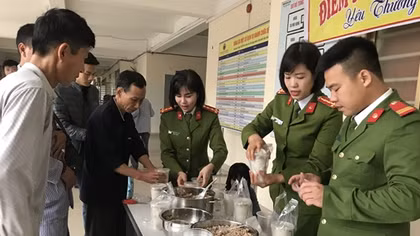 1 nghìn suất cháo miễn phí tại Bệnh viện Đa khoa tỉnh Quảng Ninh