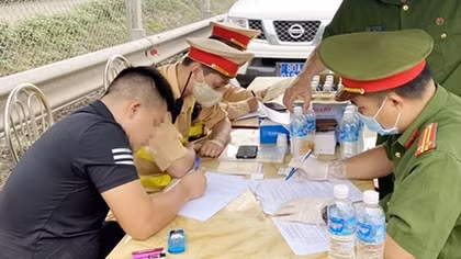 4 tài xế dính ma túy và nồng độ cồn trên cao tốc