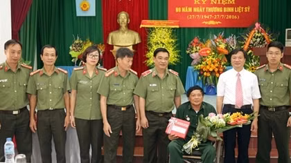 Các đơn vị Công an tri ân tưởng niệm các anh hùng, liệt sỹ 