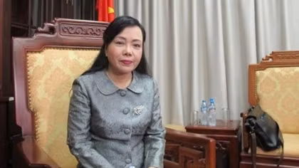 Đừng để cán bộ y tế đơn độc khi họ đang chữa bệnh cứu người 
